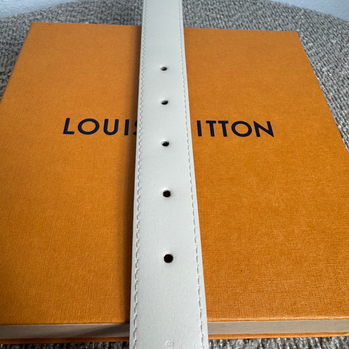 Louis Vuitton Initiales Gürtel Damier Azur 25 mm