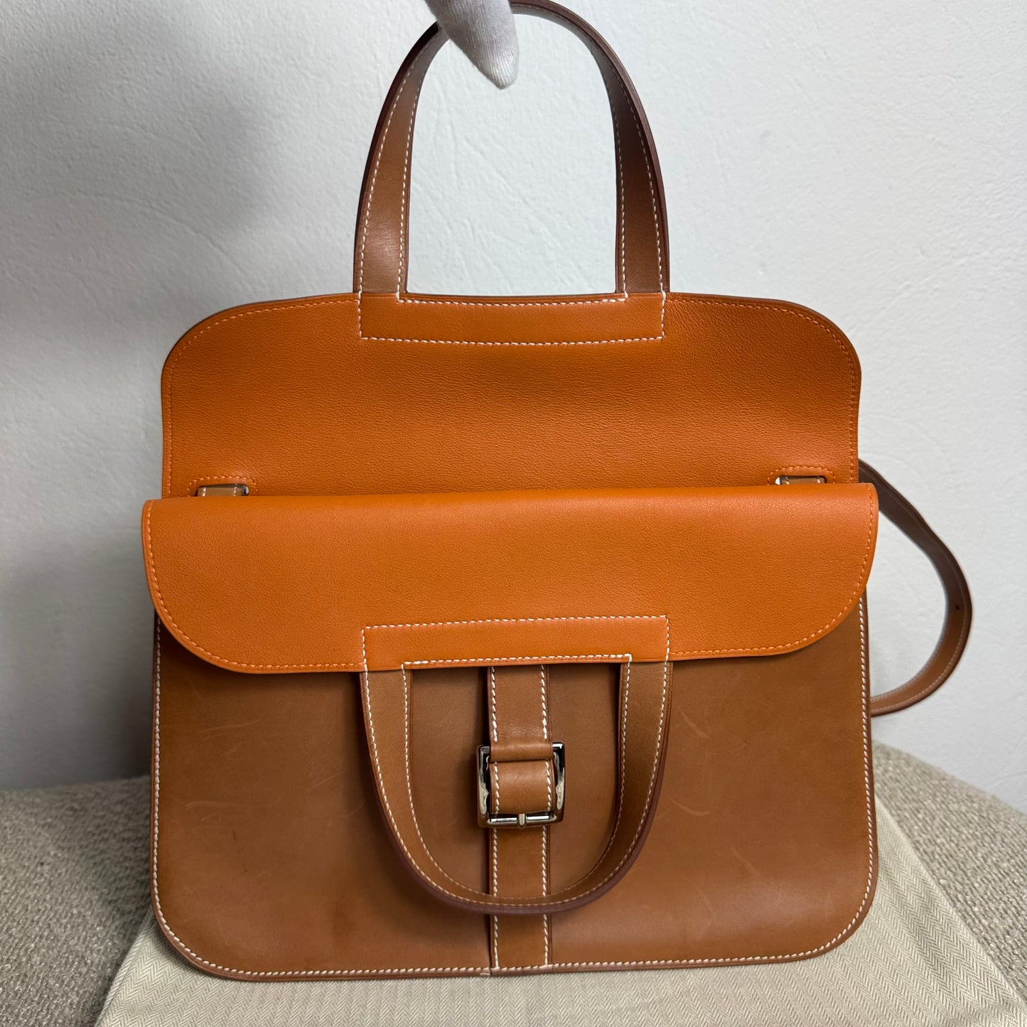 Hermès Halzan 31 Gold Leder