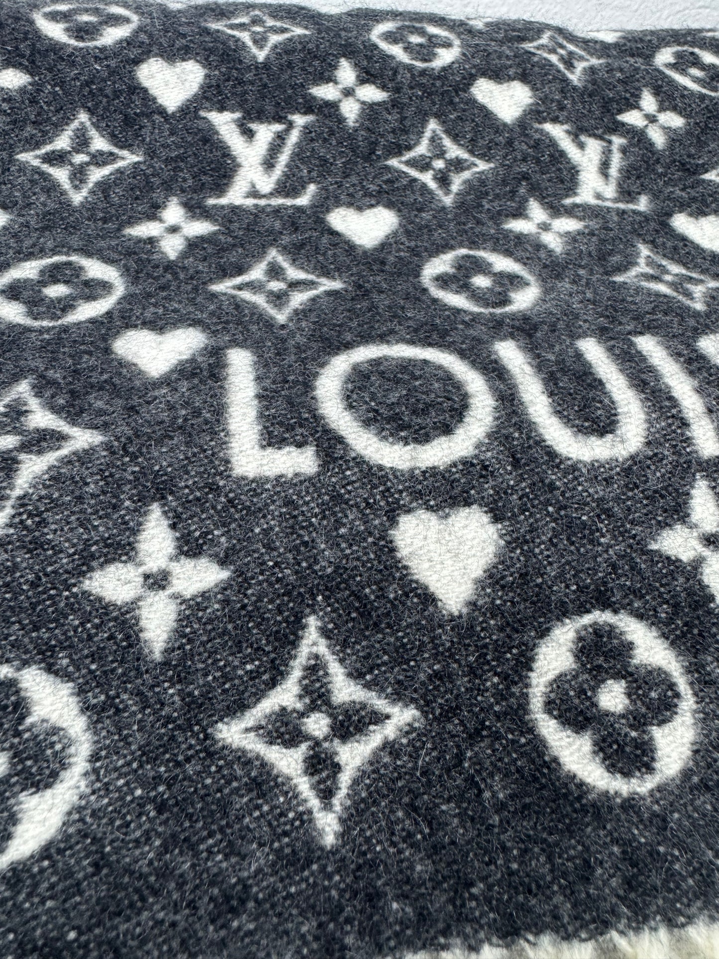 Louis Vuitton Game On Monogram Kaschmir Schal – Schwarz / Weiß