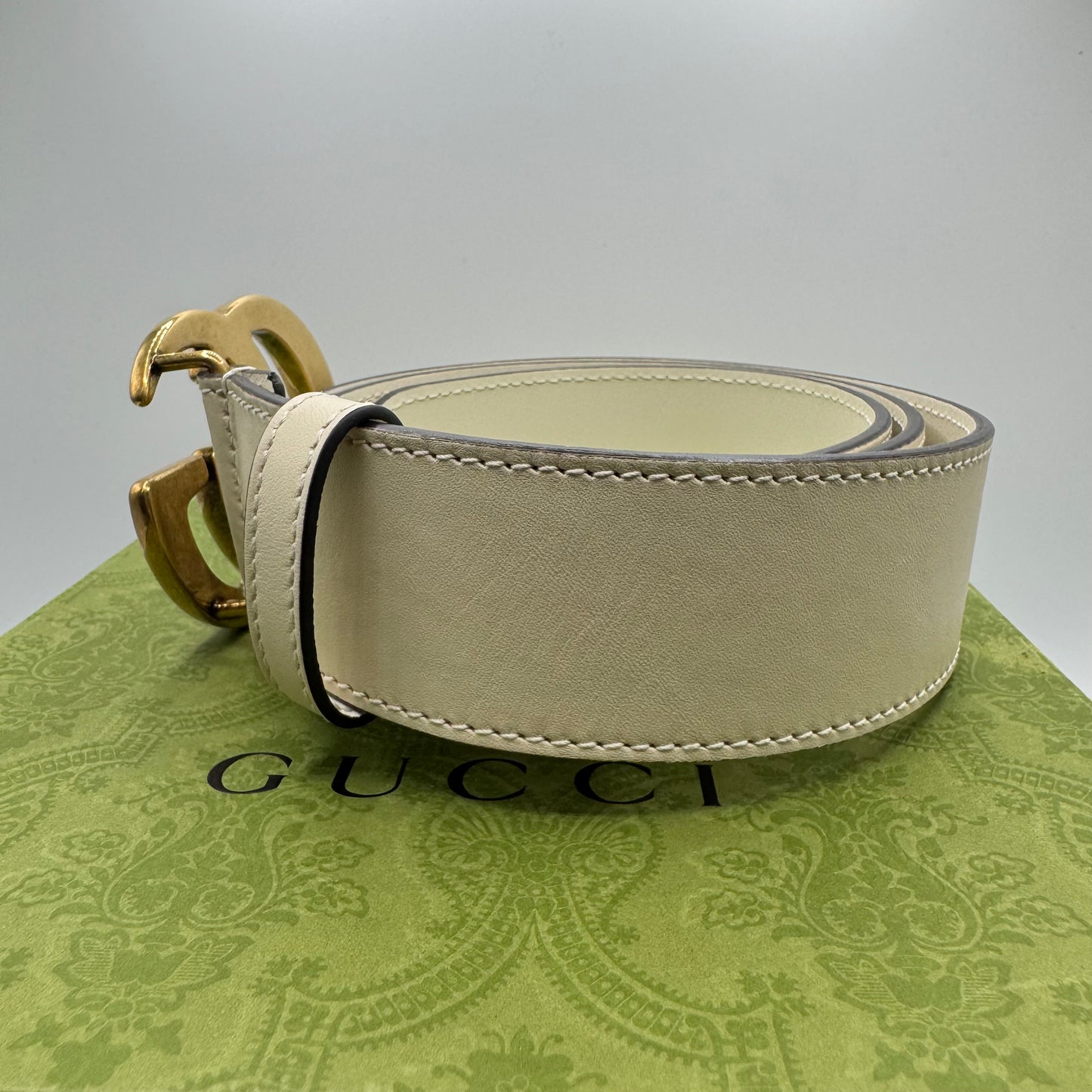 Gucci GG Marmont Gürtel – Weiß / Gold