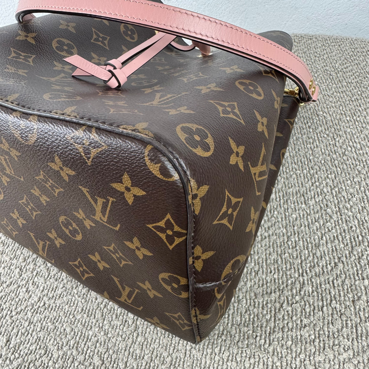Louis Vuitton NéoNoé MM – Monogram Canvas / Rosa