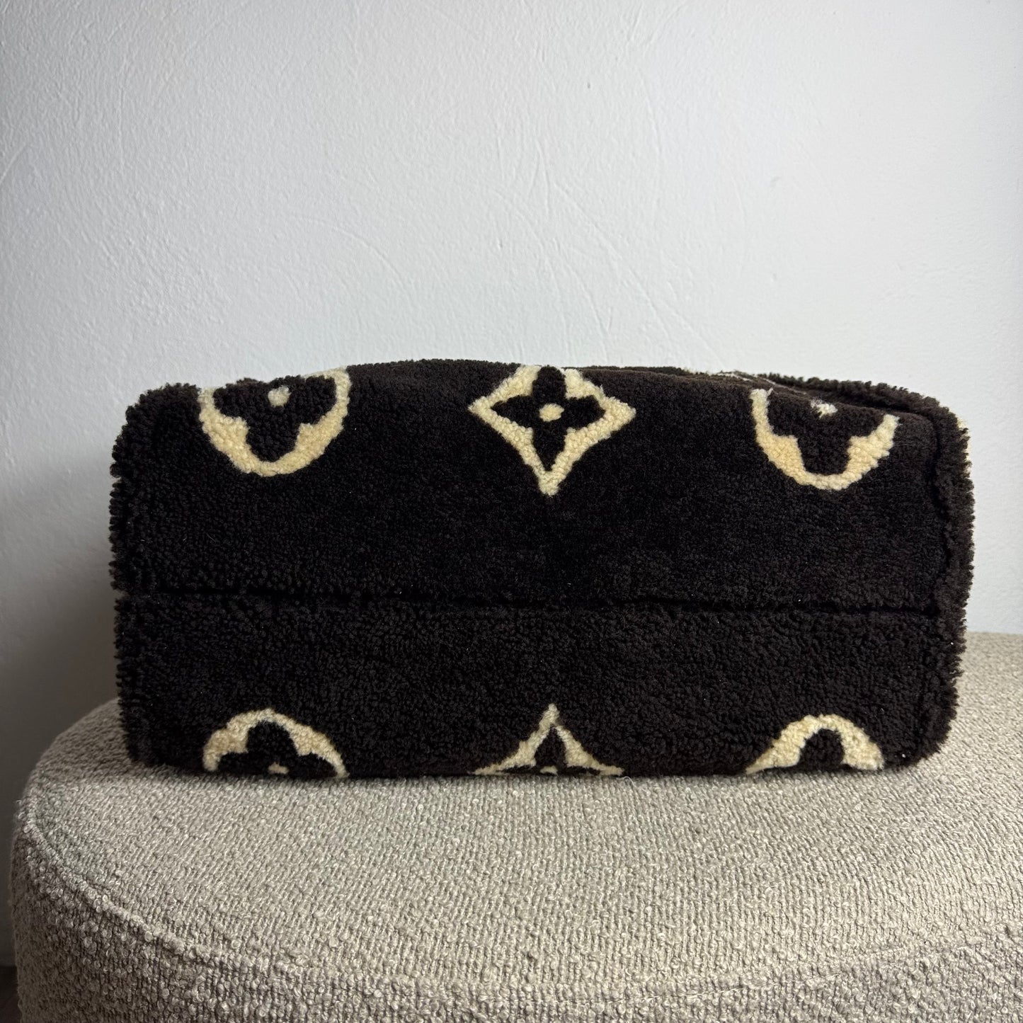 Louis Vuitton OnTheGo GM – Monogram Giant Teddy Schafsfell