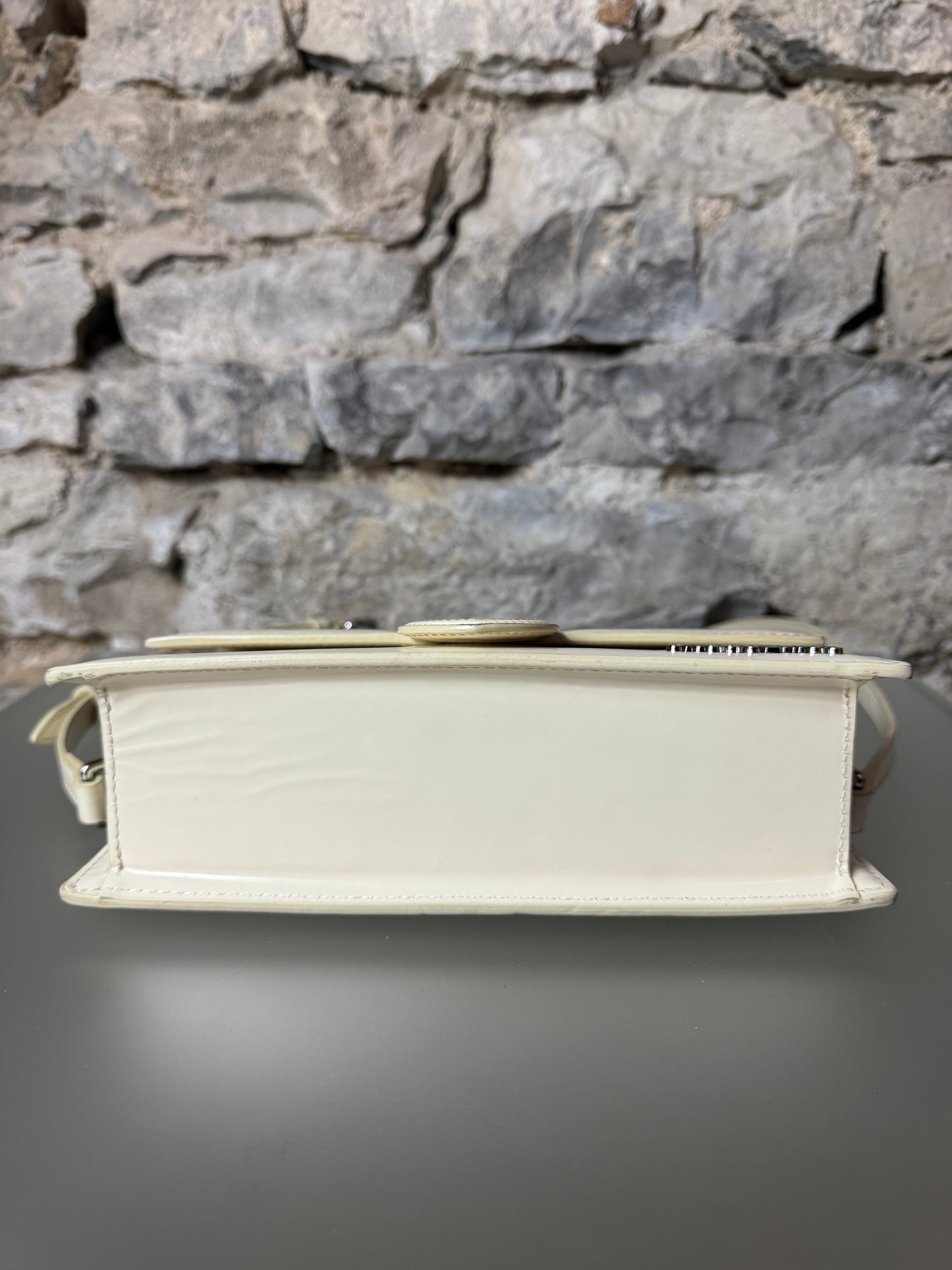 Jacquemus Le Bambino – Lackleder Weiß