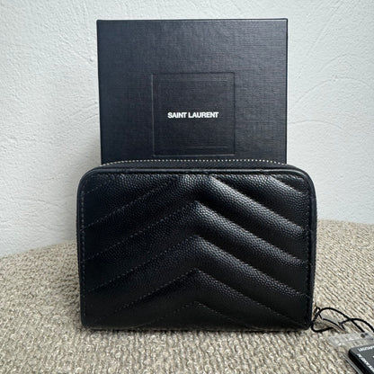 Saint Laurent Cassandre Matelassé Lederportemonnaie – Grain de Poudre