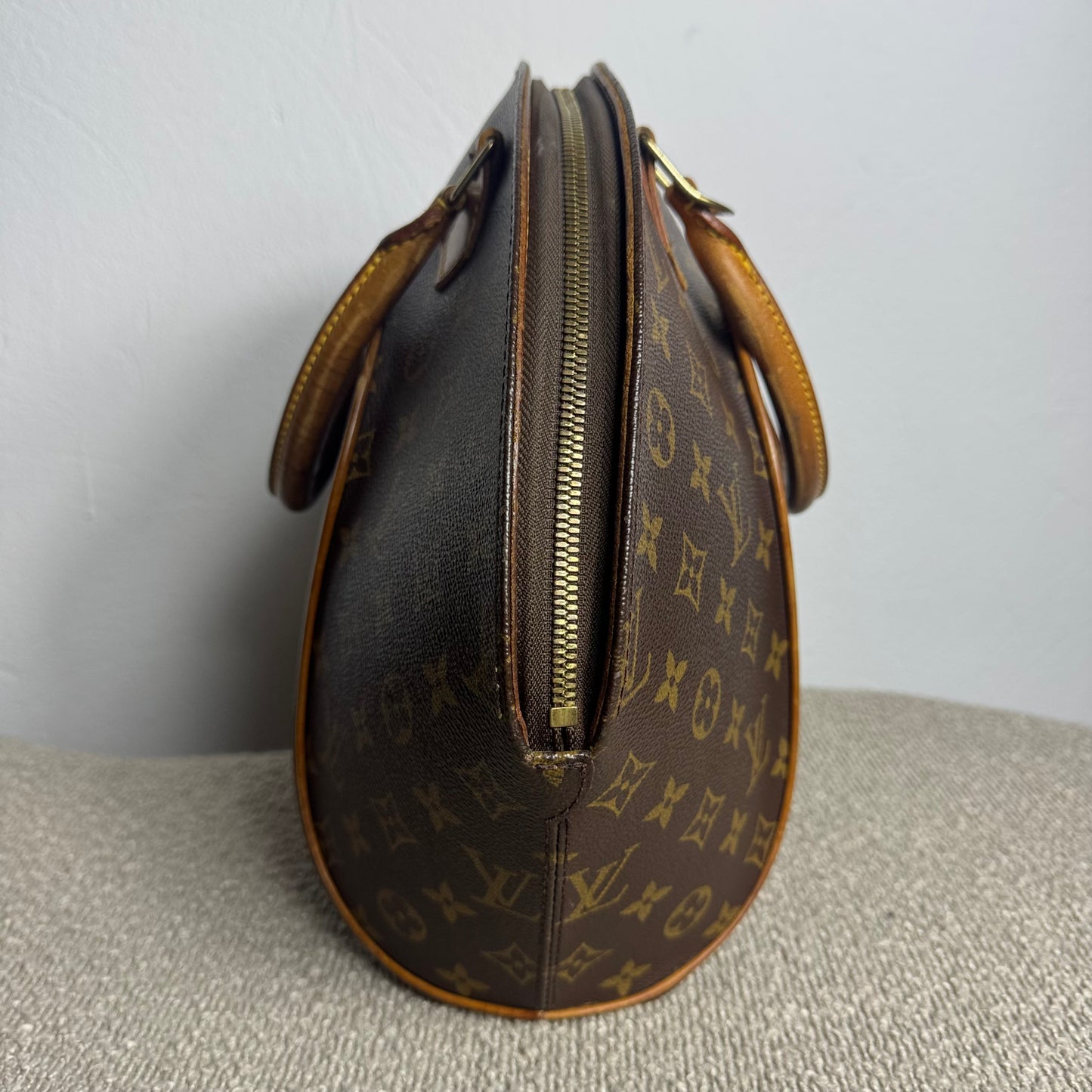 Louis Vuitton Ellipse MM – Monogram Canvas