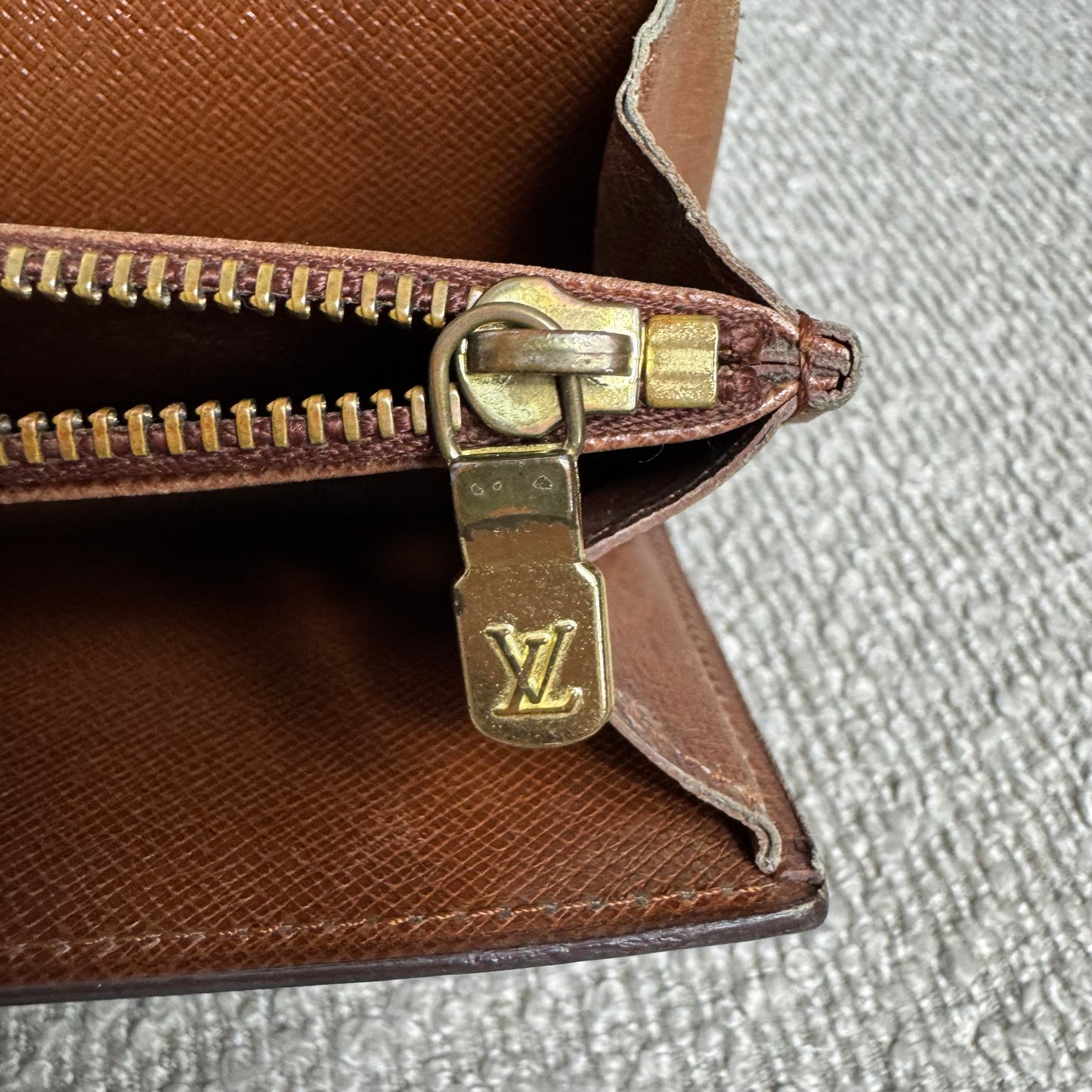 Louis Vuitton Sarah Wallet – Monogram Canvas (MI0962)