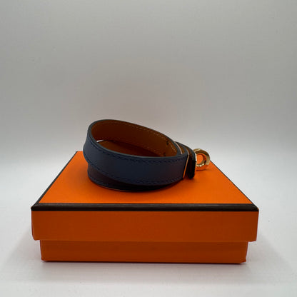 Hermès Kelly Double Tour Armband – Blau / Gold