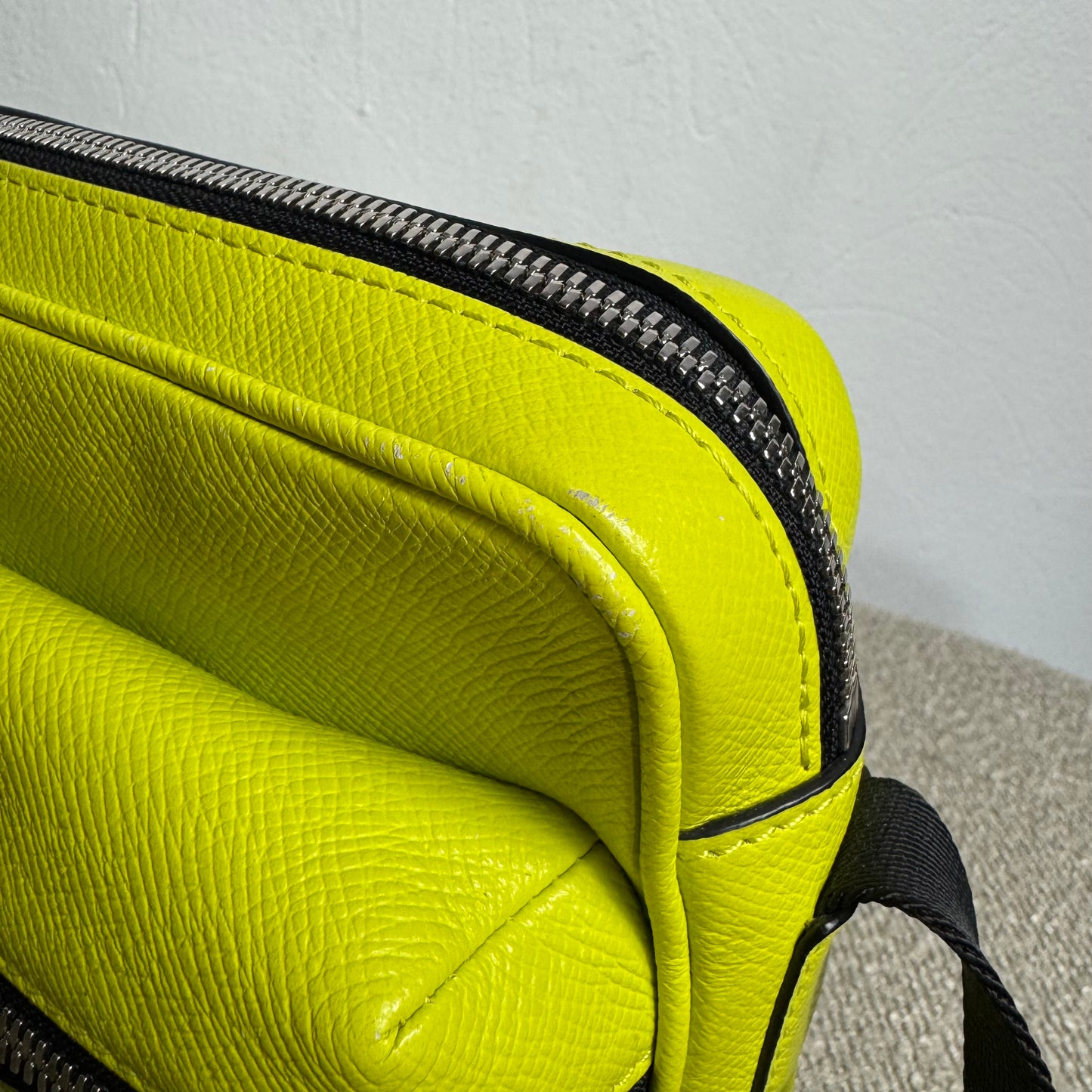 Louis Vuitton Outdoor Messenger Bag – Taïgarama Neon Gelb
