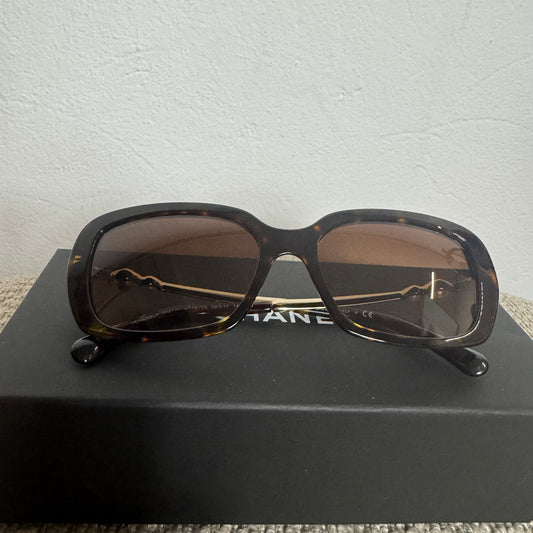 Chanel Sonnenbrille 5427-H – Tortoise mit Perlendetails