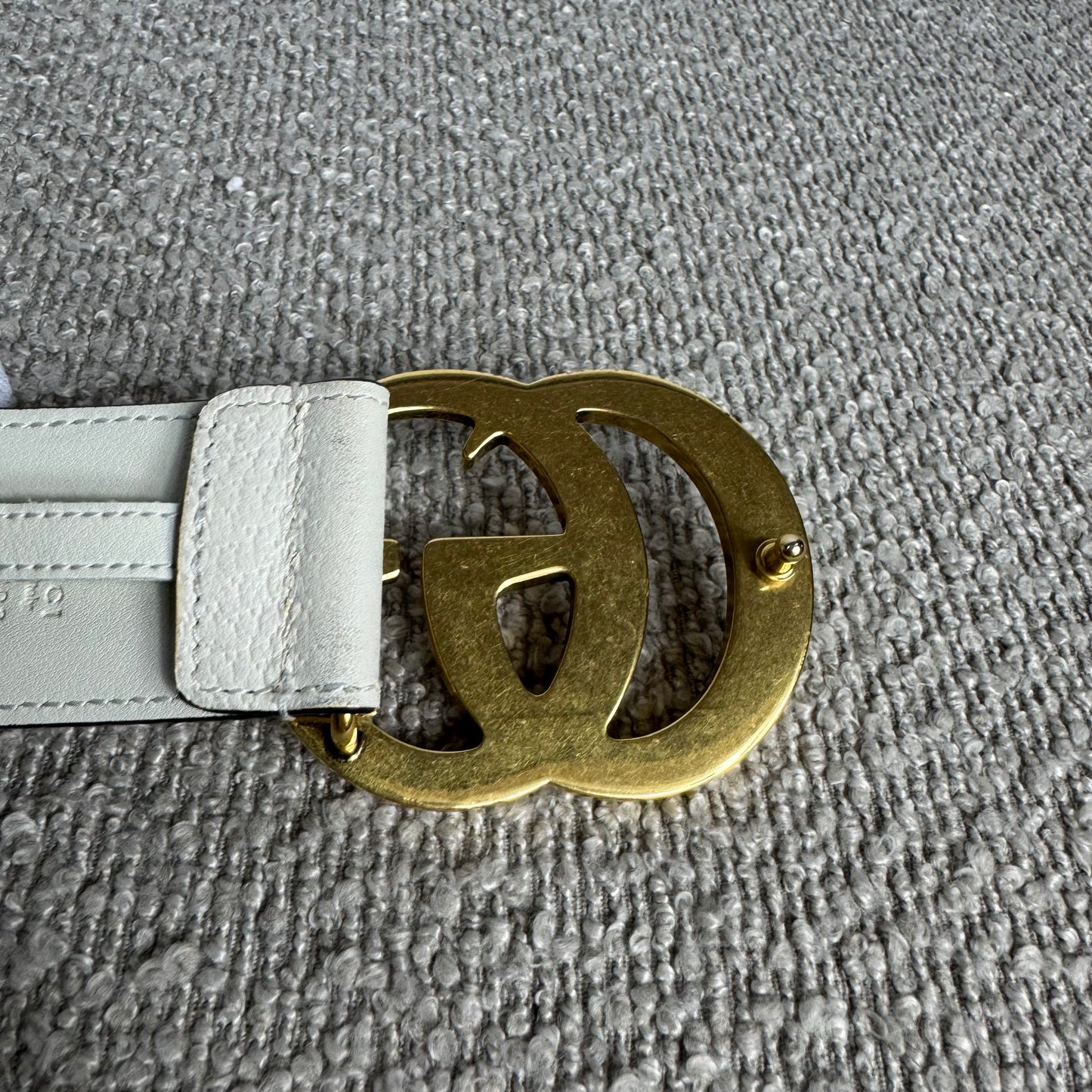 Gucci Breiter GG Marmont Gürtel mit Kirsch- & Erdbeer-Print Gr. 90