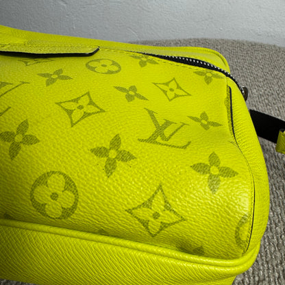 Louis Vuitton Outdoor Messenger Bag – Taïgarama Neon Gelb
