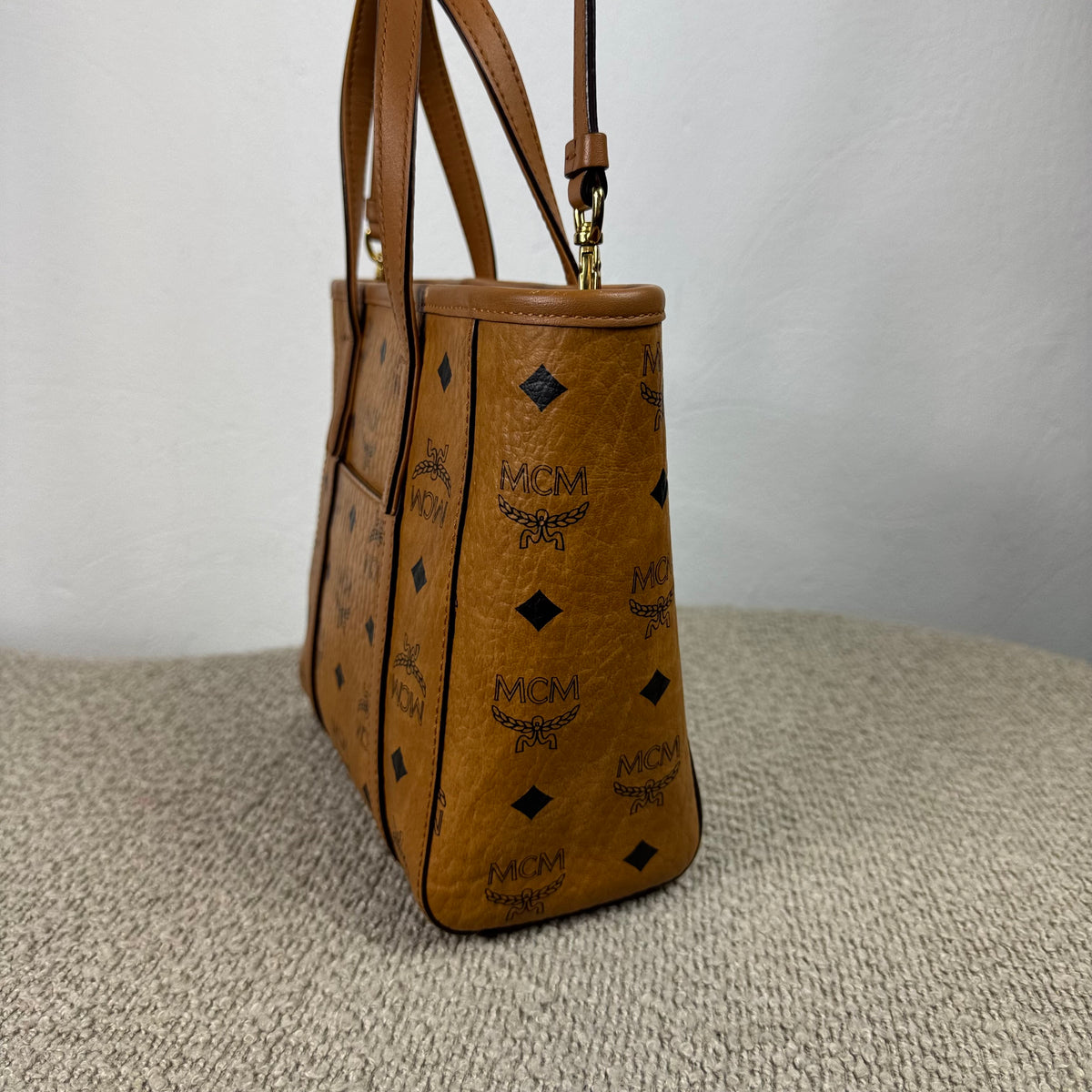 MCM Toni Shopper mit Reißverschluss – Visetos Cognac