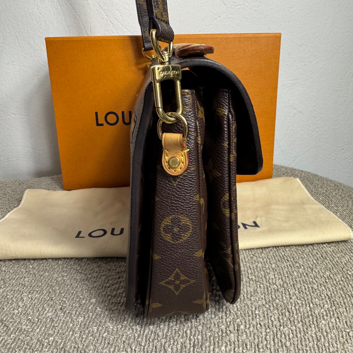 Louis Vuitton Pochette Métis Monogram