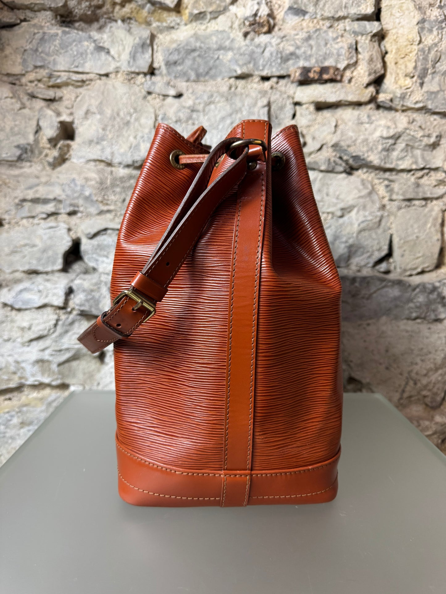 Louis Vuitton Noé Grande Epi Leder Braun – Vintage