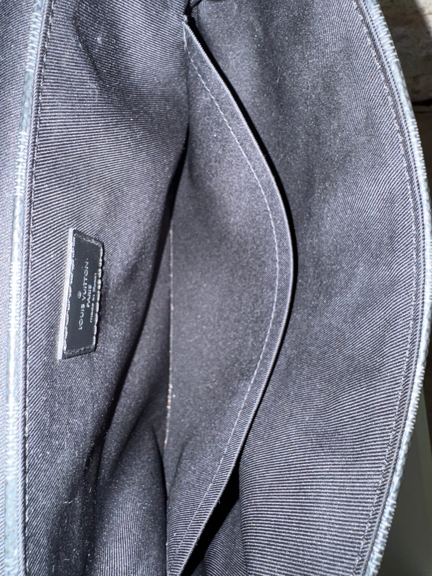 Louis Vuitton District PM Umhängetasche Damier Graphit