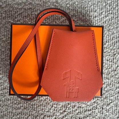 Hermès 2024 Year Gift Crochet Key Ring Bag Charm Braun