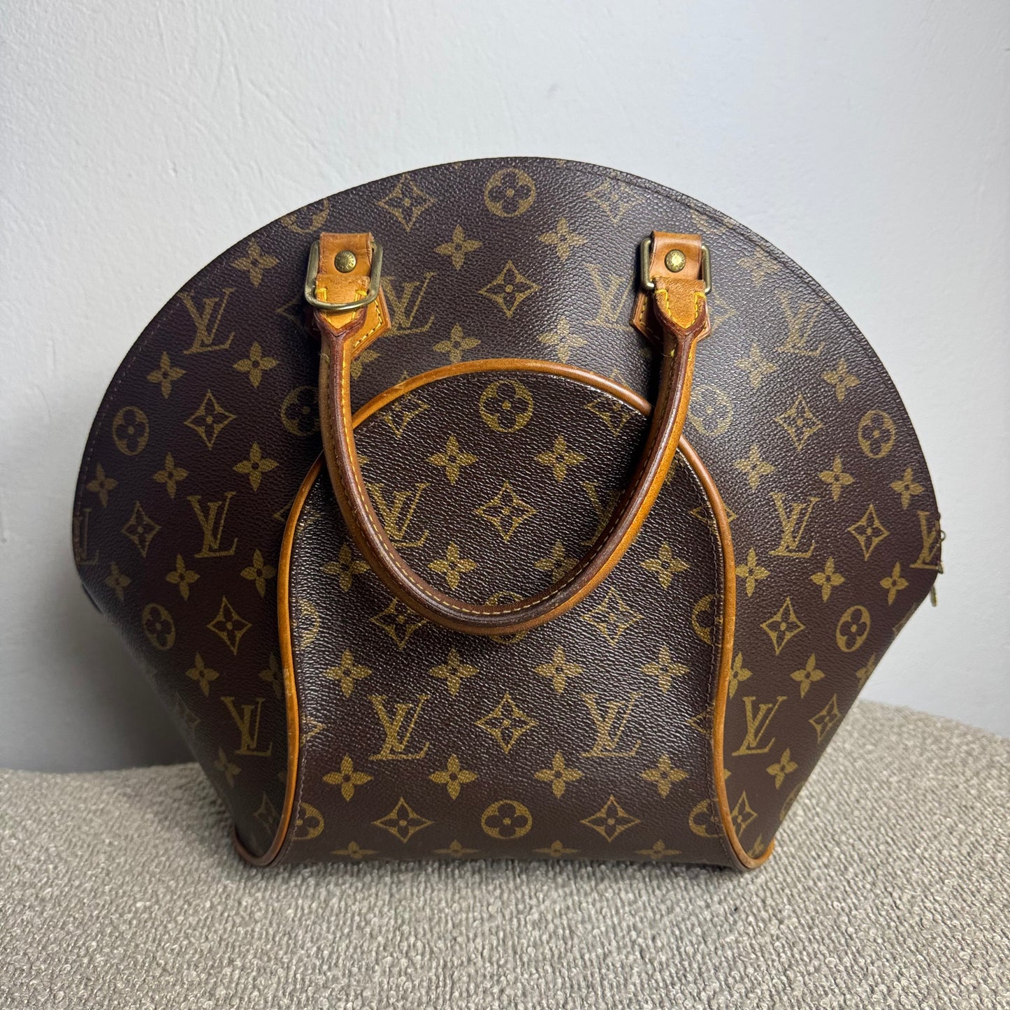 Louis Vuitton Ellipse MM – Monogram Canvas
