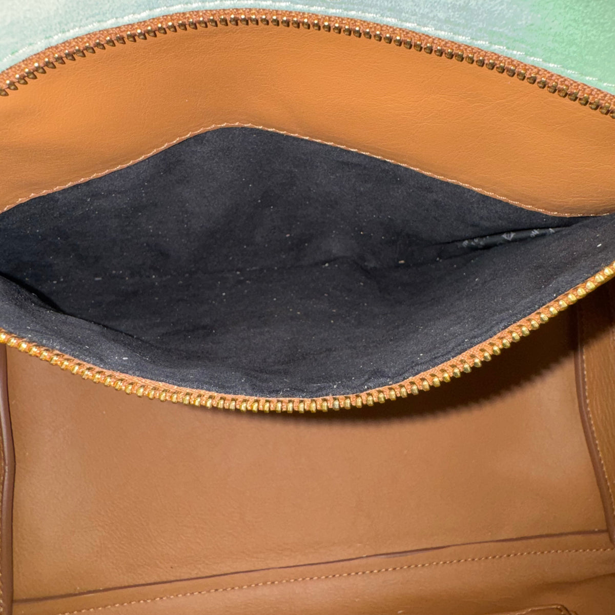 Giorgio Armani Suede Tote – Mint aus Veloursleder