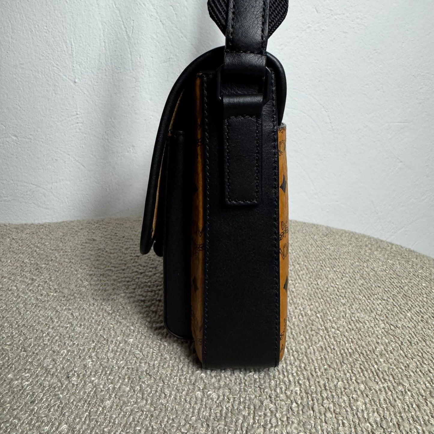 MCM Visetos Klassik Small Messenger
