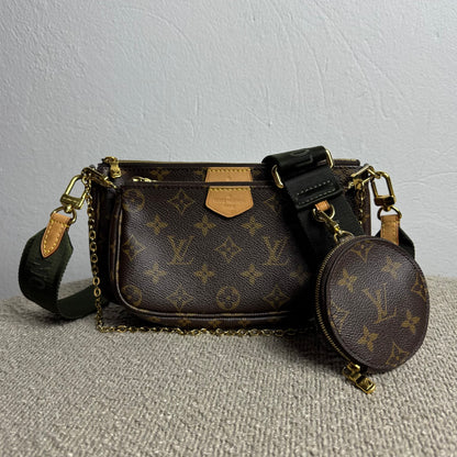 Louis Vuitton Multi Pochette Accessoires Monogram – Grüner Trageriemen