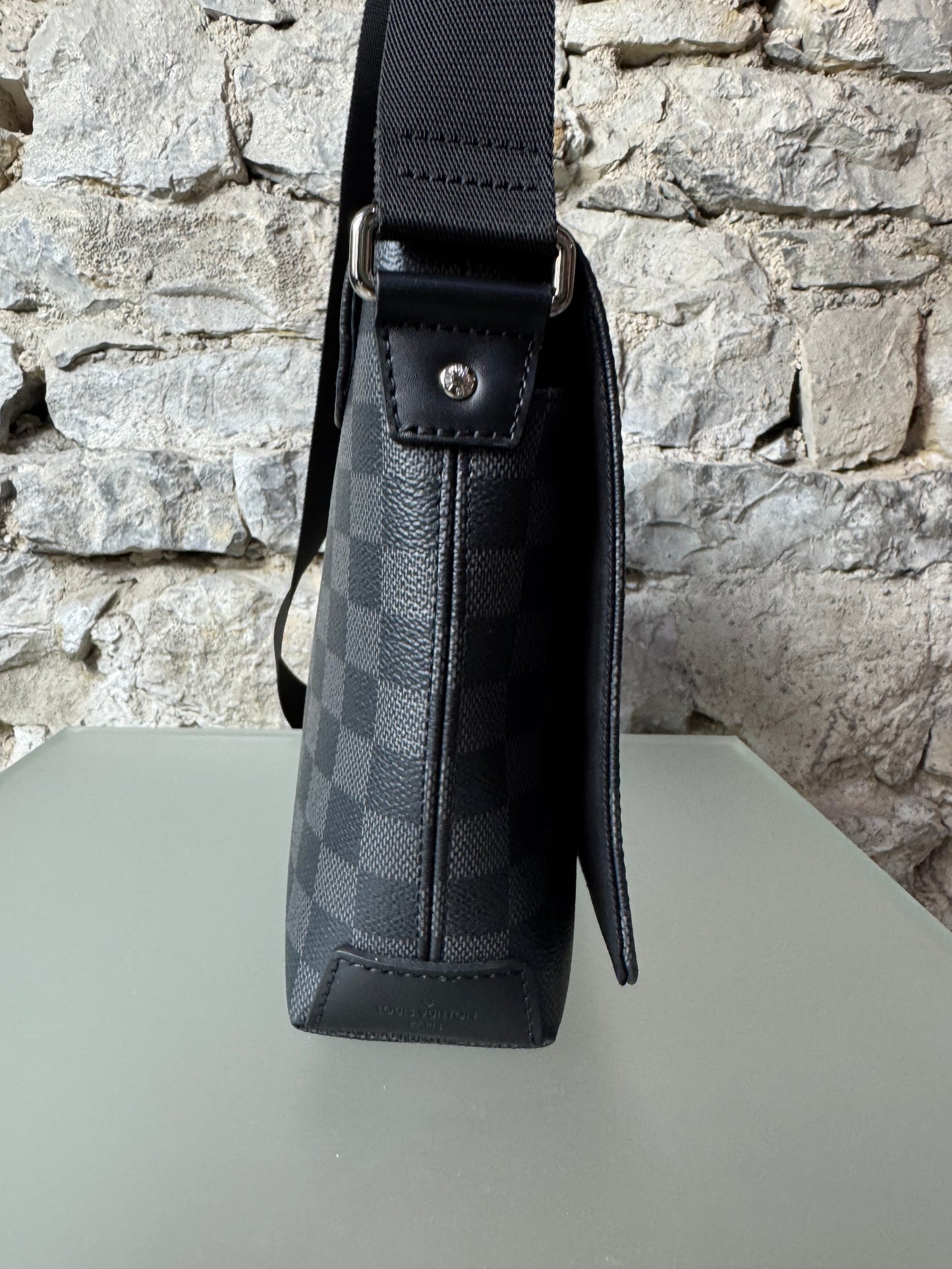 Louis Vuitton District PM Umhängetasche Damier Graphit