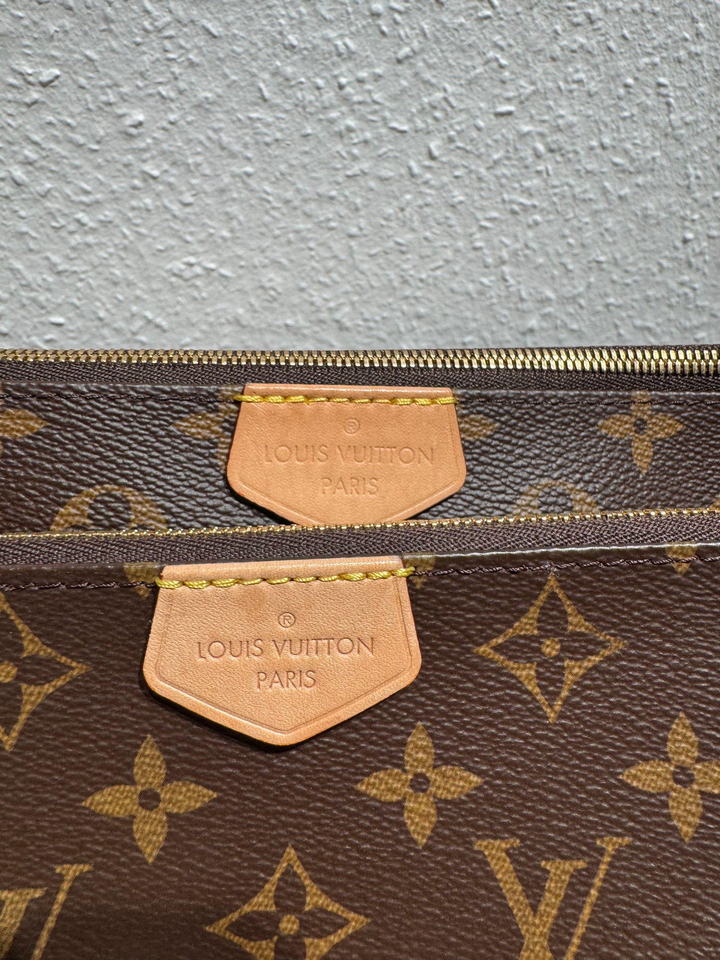 Louis Vuitton Multi Pochette Accessoires – Monogram mit rosa Schulterriemen