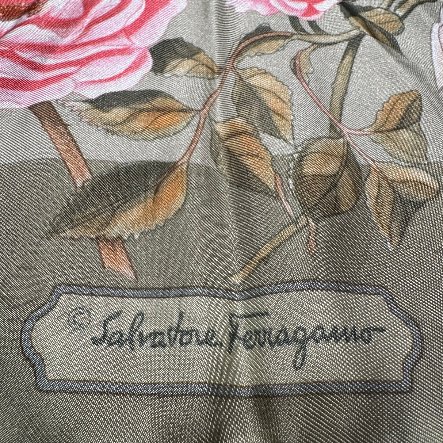 Salvatore Ferragamo Silk Carré „Botanical Pumpkin & Roses