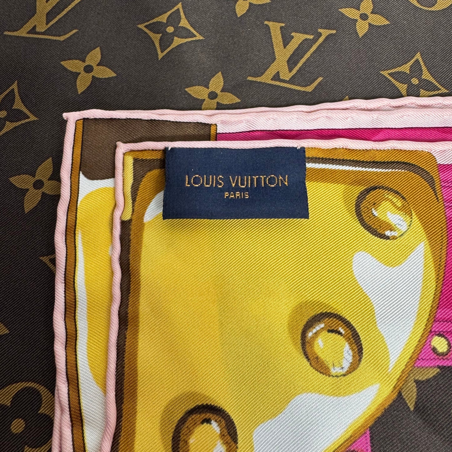 Louis Vuitton Seidentuch Monogram Trunk Design