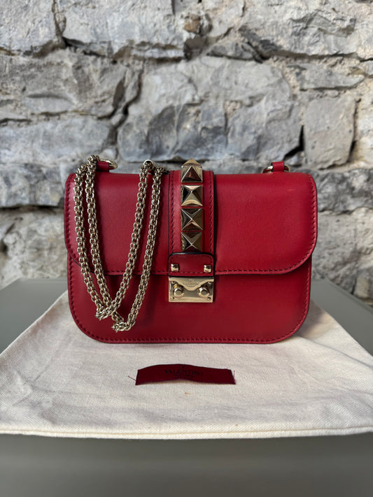 Valentino Garavani Glam Lock Crossbody Bag – Rot