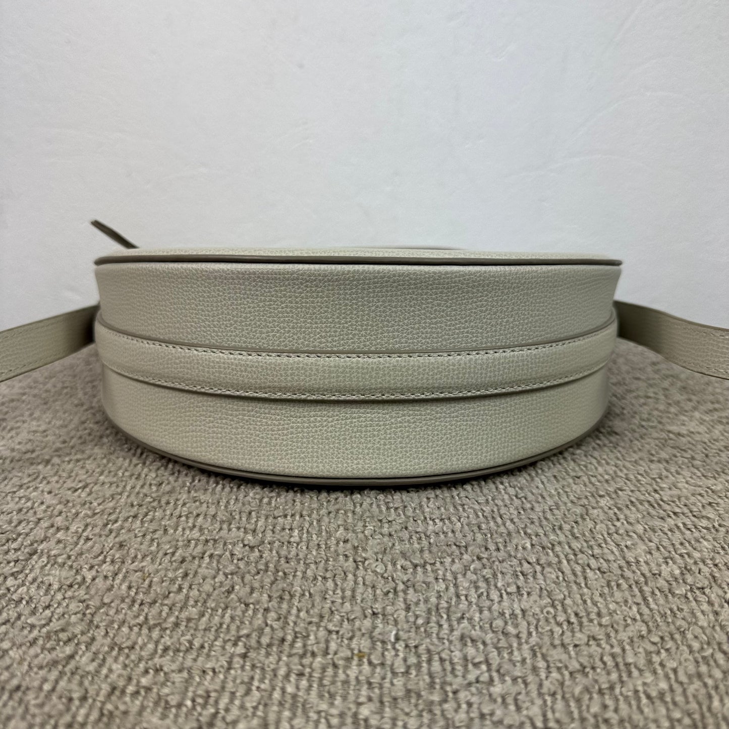 Polène Numéro Dix – Edition Taupe aus genarbtem Leder