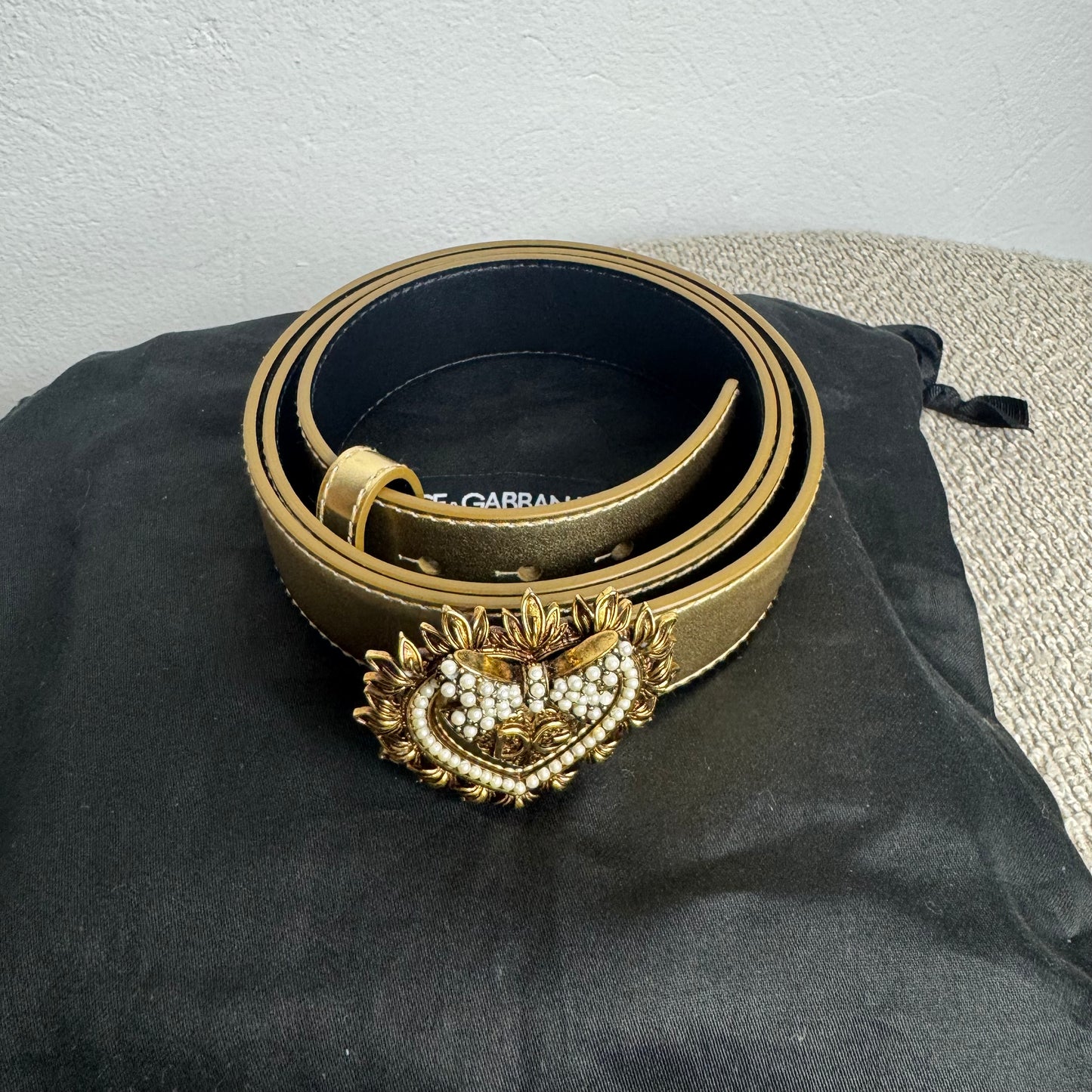 Dolce & Gabbana Devotion Gürtel – Gold mit Herz-Schnalle (Gr. 100 cm)