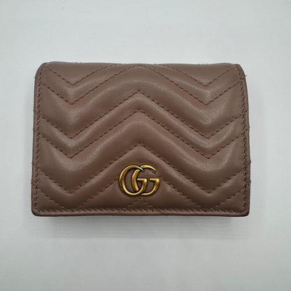 Gucci GG Marmont Kompakt-Geldbörse – Matelassé Leder Taupe
