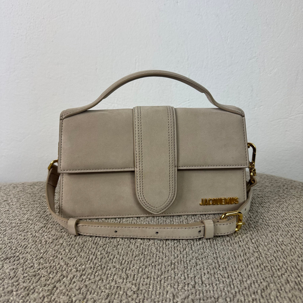Jacquemus Le Bambino Long – Wildleder Beige