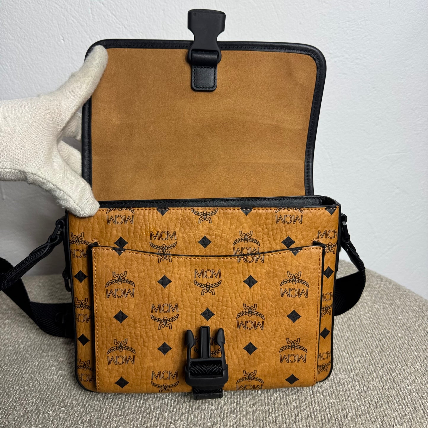 MCM Visetos Klassik Small Messenger