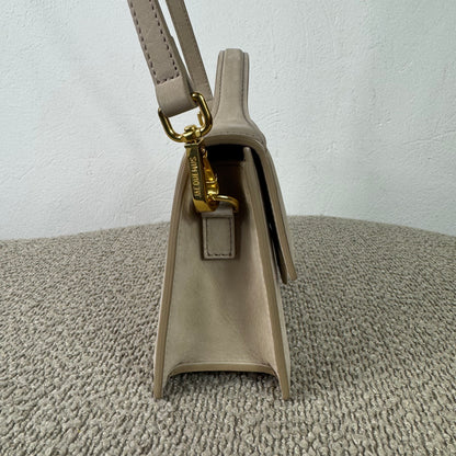 Jacquemus Le Bambino Long – Wildleder Beige