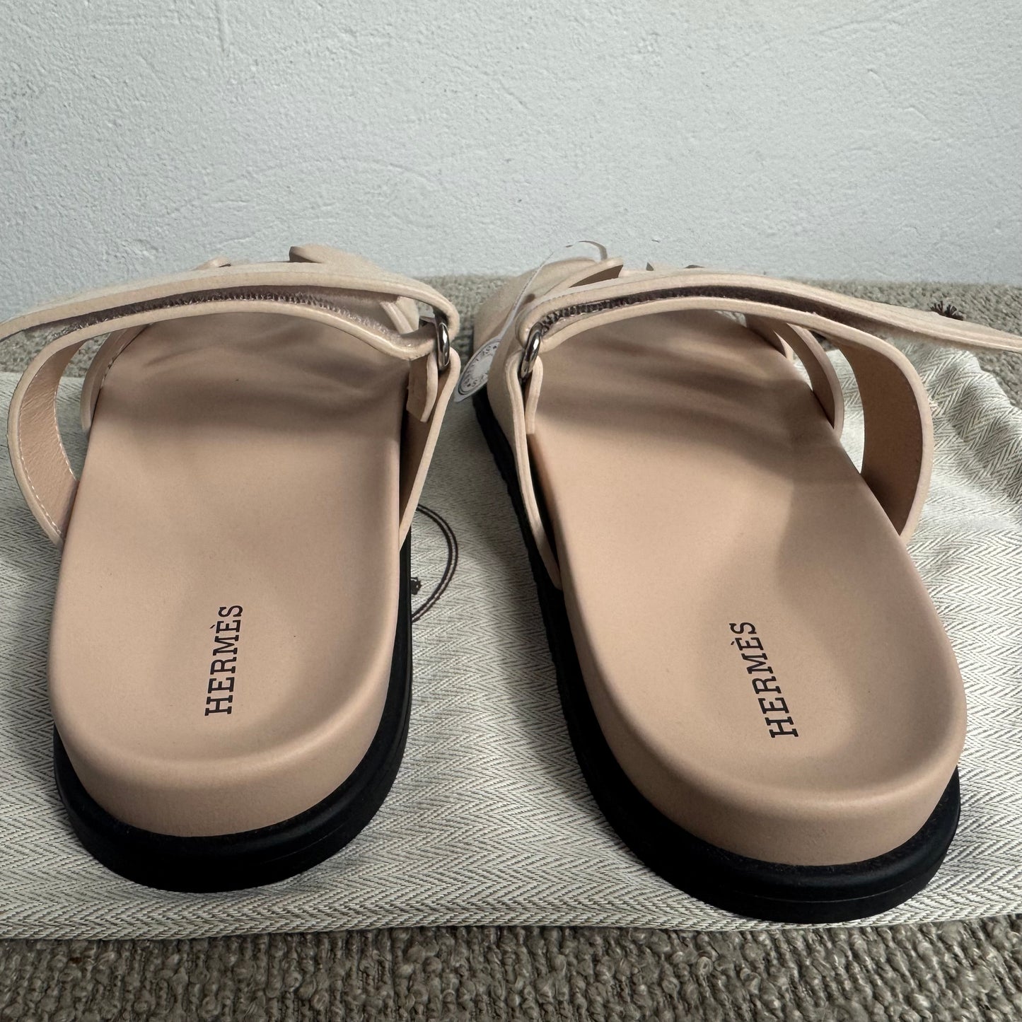 Hermès Chypre Sandalen Beige Nude Gr. 40