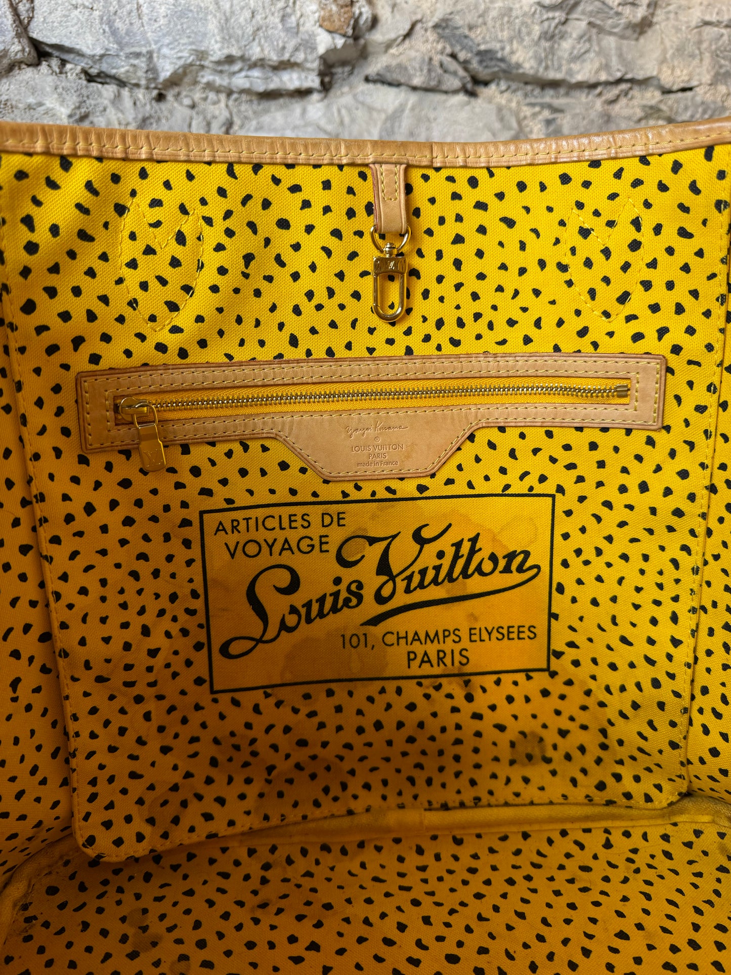 Louis Vuitton x Yayoi Kusama Neverfull – Monogram Dots Limited Edition