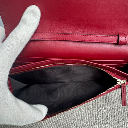 Gucci Microguccissima Geldbörse mit Riemen – Rot