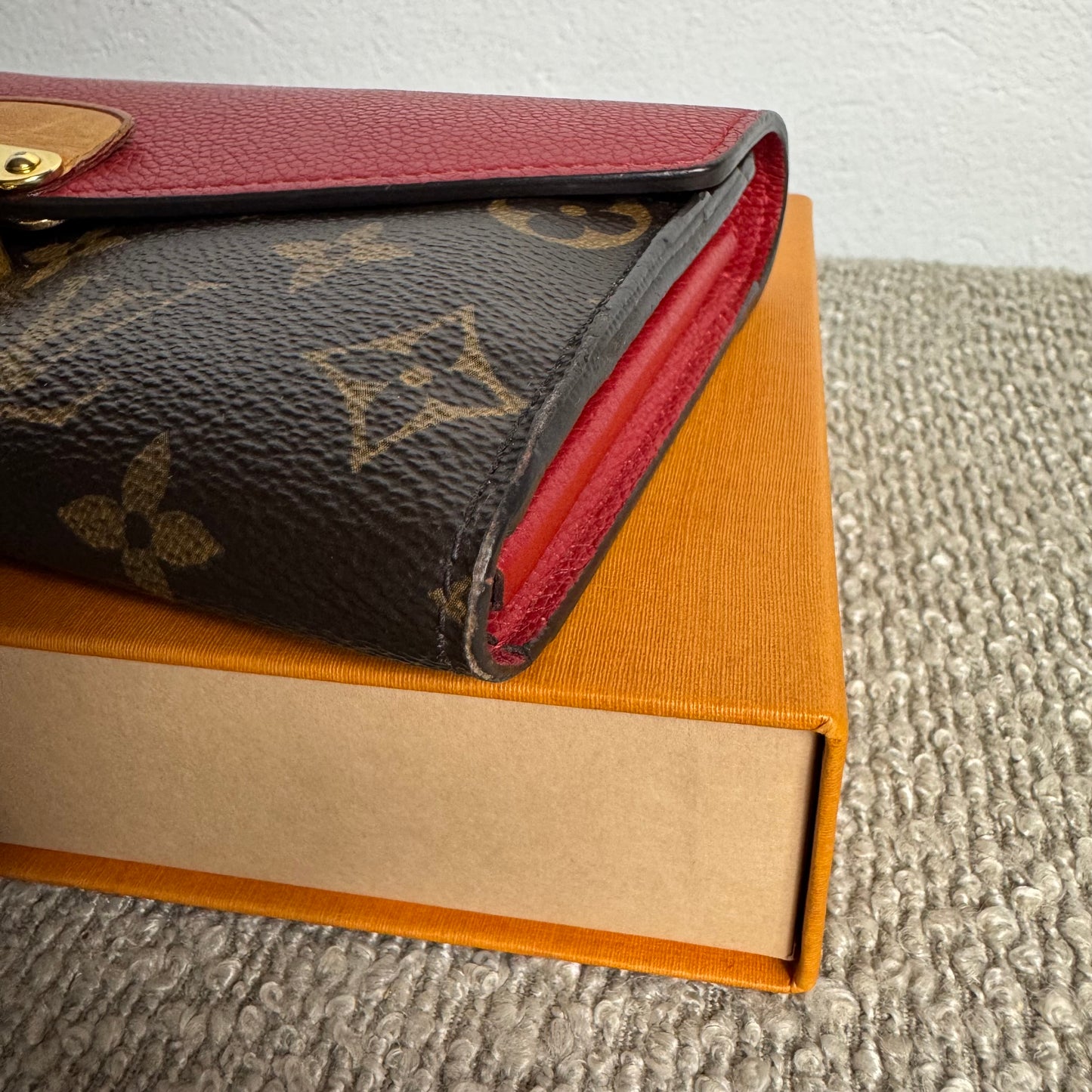 Louis Vuitton „Pallas“ Portemonnaie Monogram Rouge