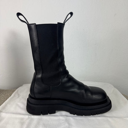 Bottega Veneta The Lug Chelsea Boots – Schwarzes Leder – Gr. 38