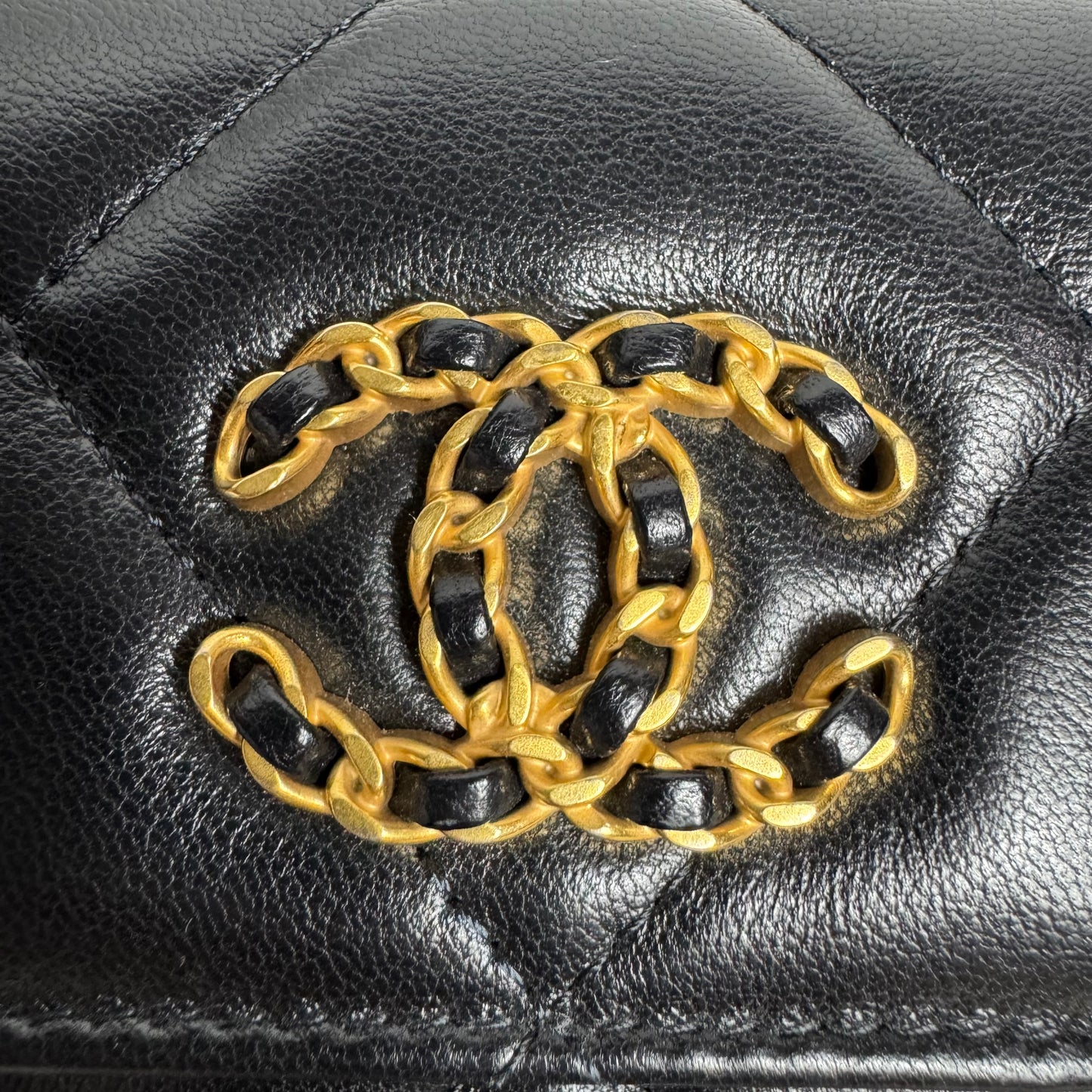Chanel 19 Wallet on Chain