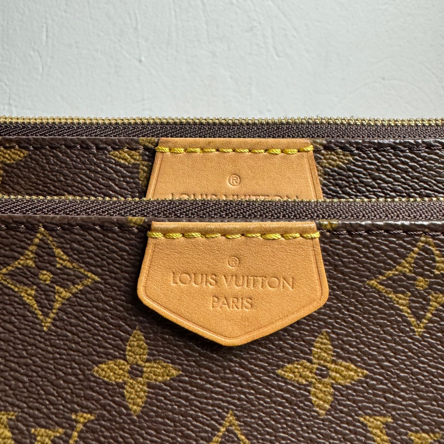 Louis Vuitton Multi Pochette Accessoires Monogram – Grüner Trageriemen