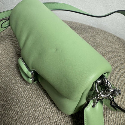 Coach Pillow Tabby 18 Leder Grün
