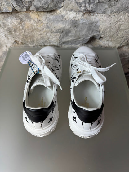 Louis Vuitton Time Out Sneaker Weiß/Schwarz – Größe 38