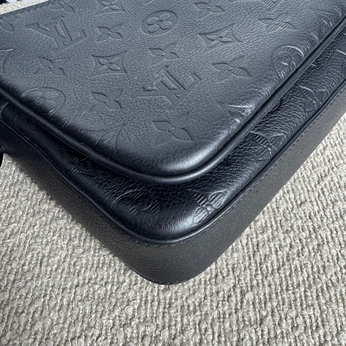 Louis Vuitton Trio Messenger Monogram Shadow Leder