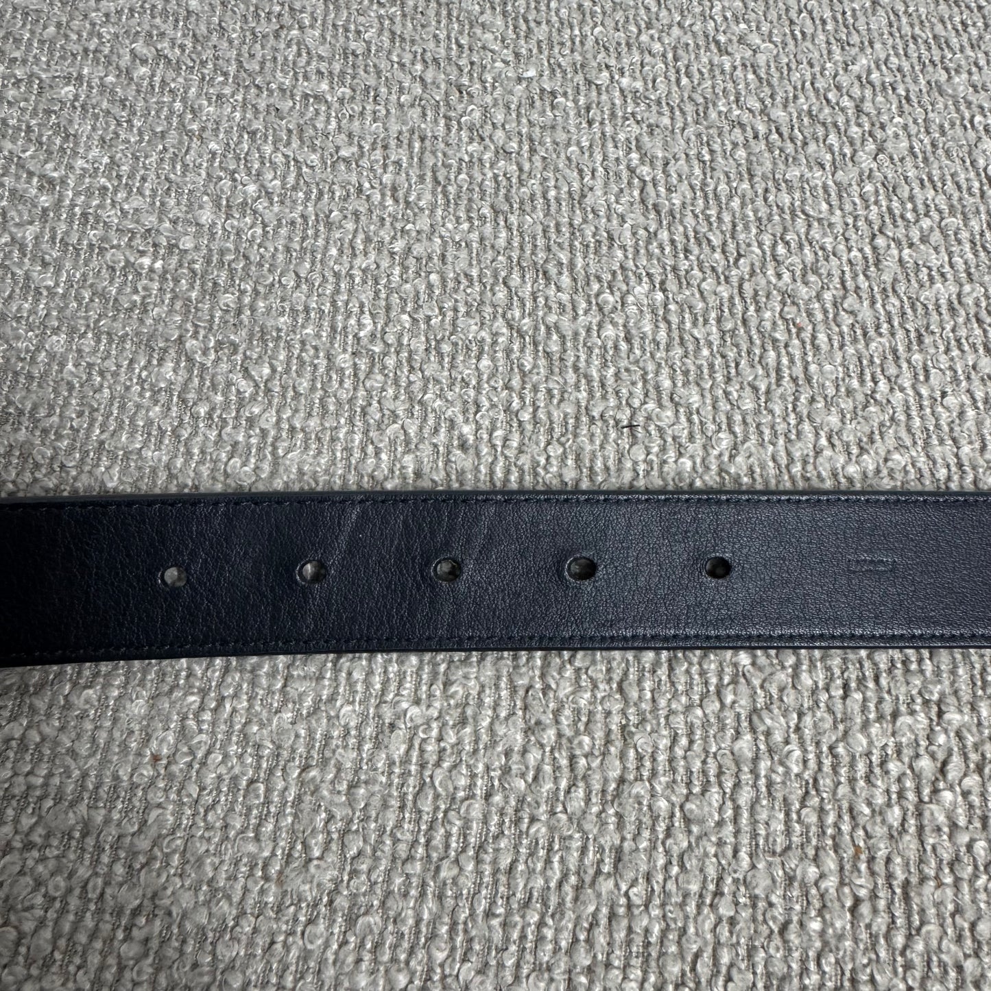 Louis Vuitton Ladies EPI Twist Logo Gürtel Schwarz – 75 cm