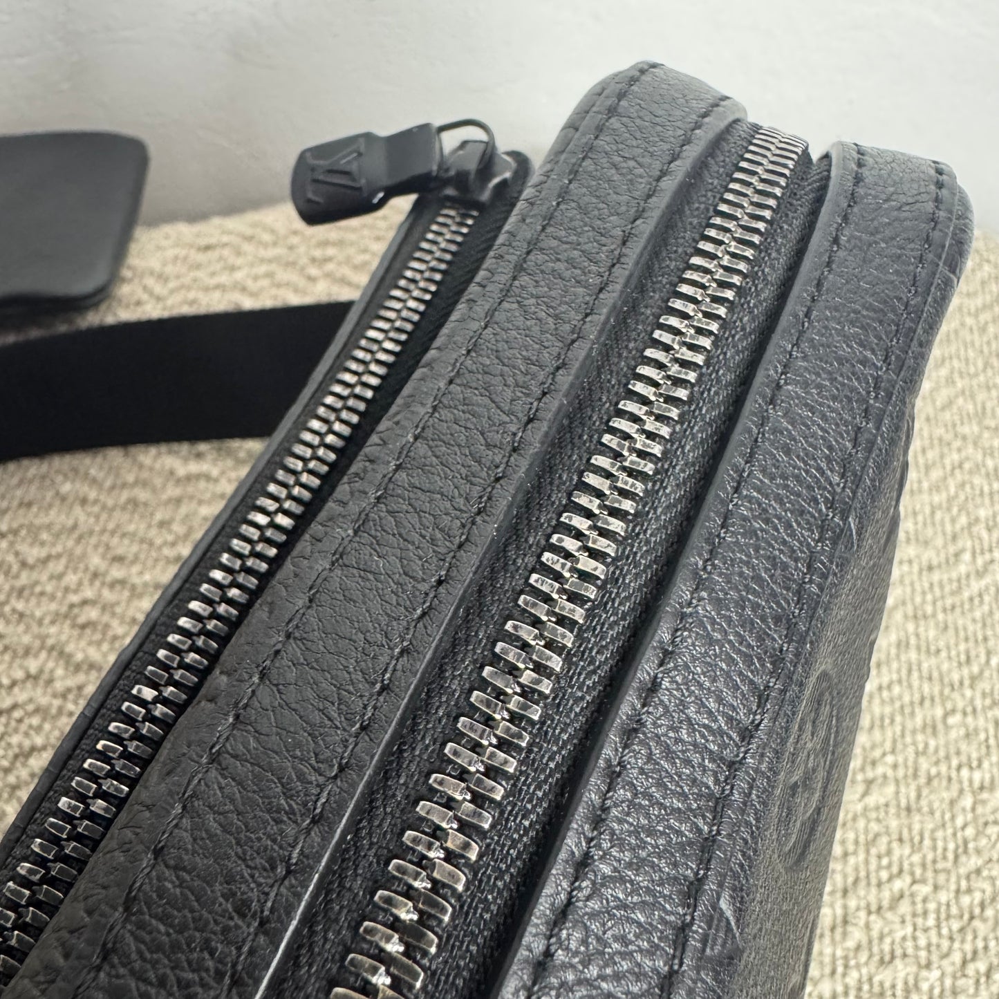 Louis Vuitton Trio Messenger Monogram Shadow Leder