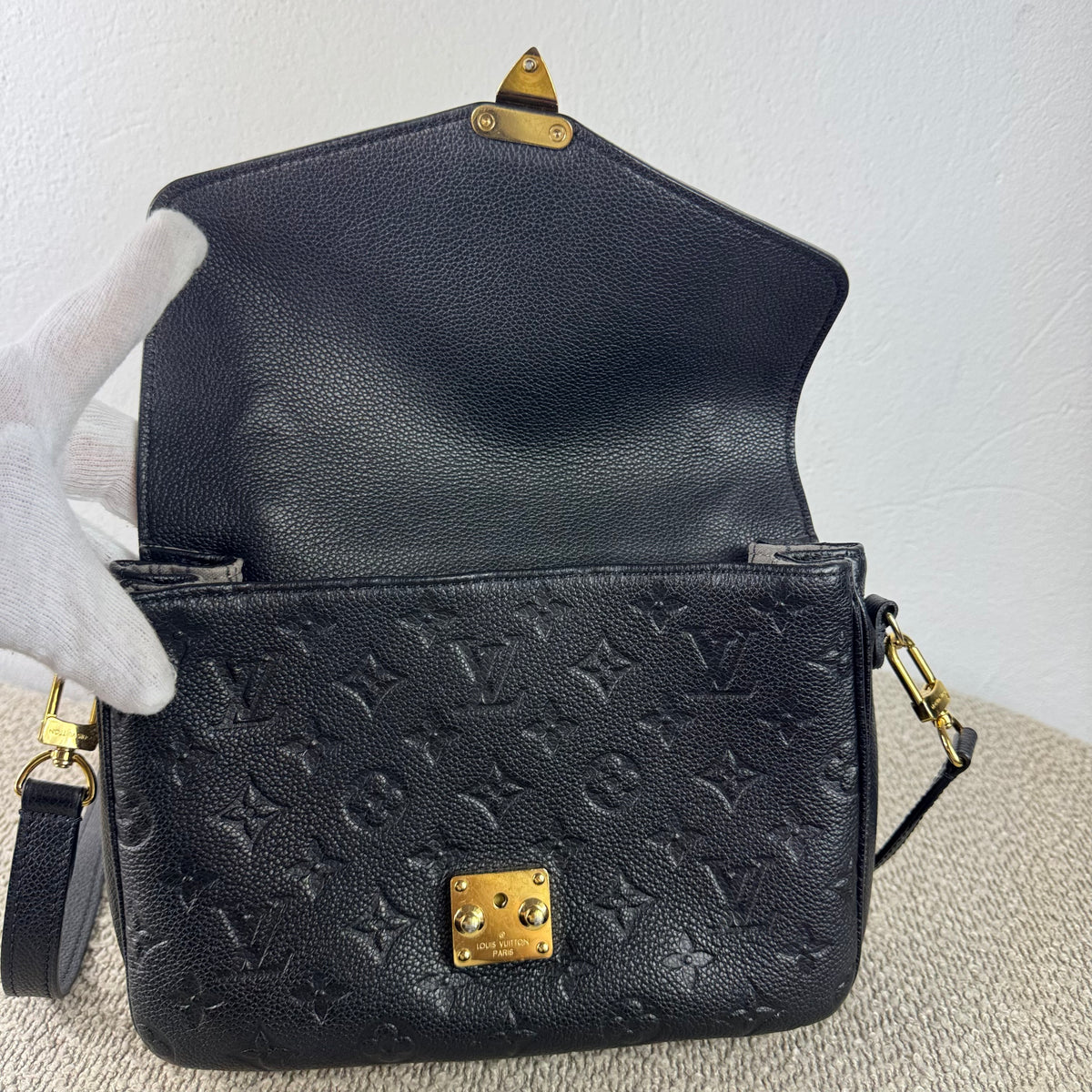 Louis Vuitton Pochette Métis – Monogram Empreinte Leder Schwarz
