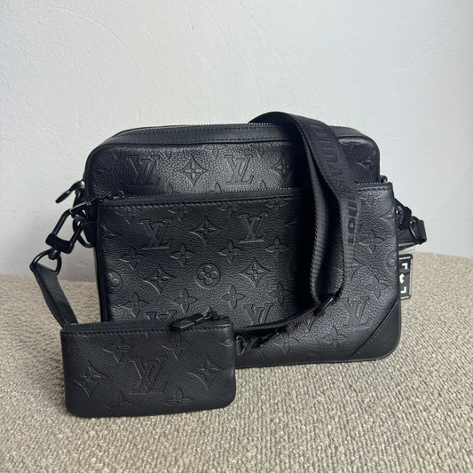 Louis Vuitton Trio Messenger Monogram Shadow Leder