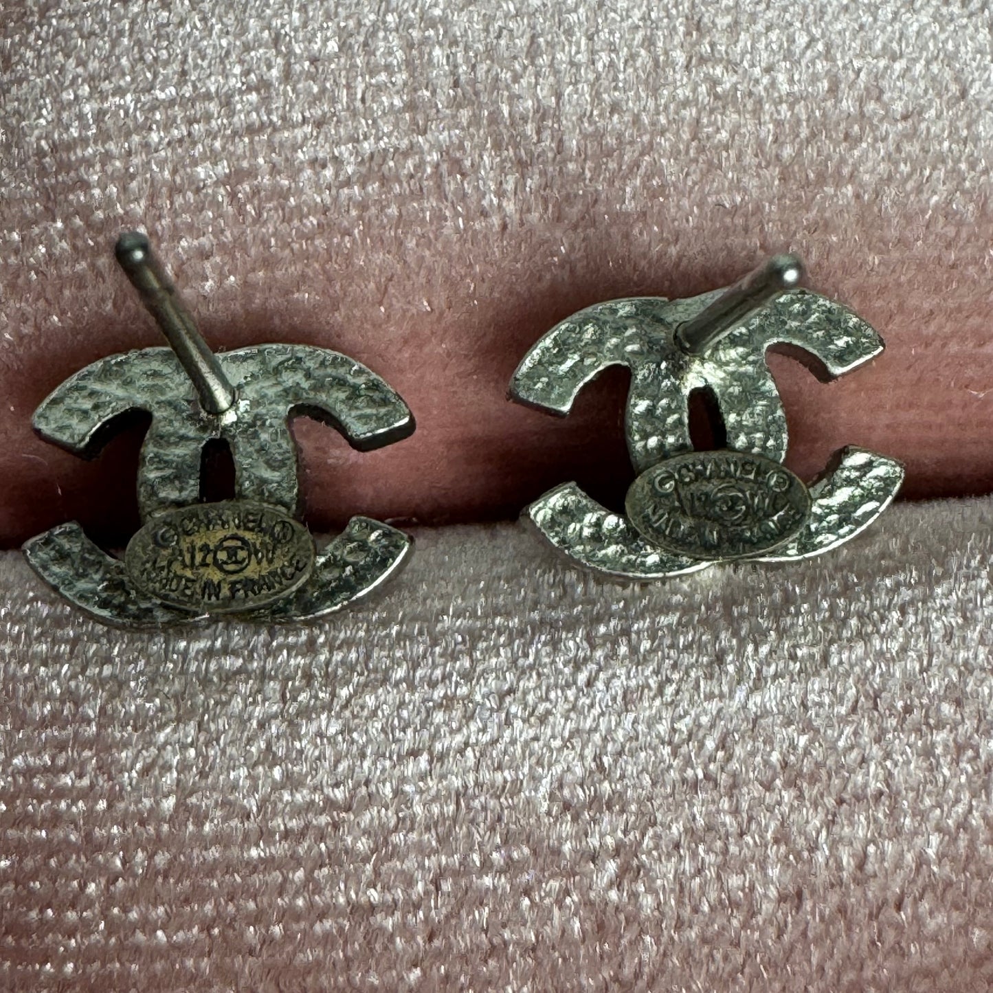 Chanel CC Logo Ohrstecker mit Kristallbesatz